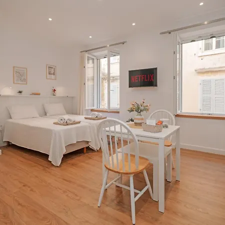 Adagio 1- Studio, Old Town *